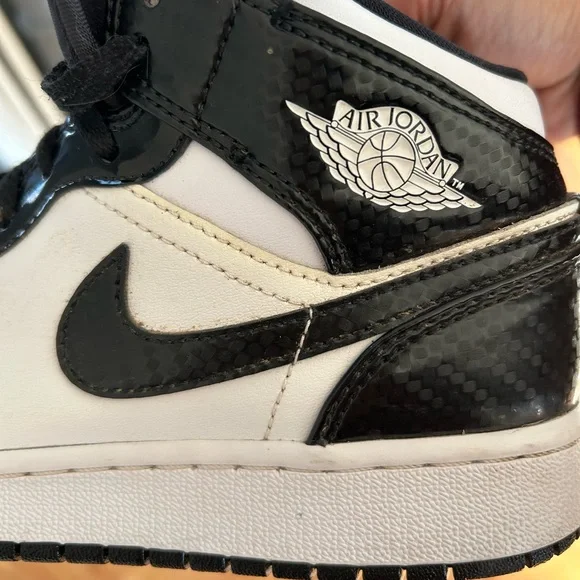 Nike Air Jordan 1 Mid SE All-Star Carbon Fiber GS 2021 DD2192-001. Size 5 Youth - Picture 3 of 14